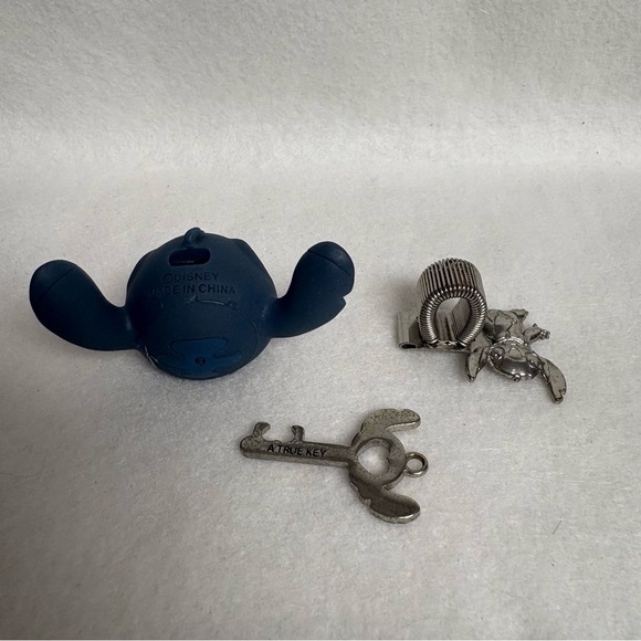Set of 3 STITCH Pen Holder Key Plastic Key Cover Disney Japan - Picture 6 of 9